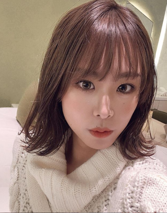 How Korean Girls Style Their Bangs In 2023 | Try These Cute, Fun Hairstyles Today 12 lisa bangs