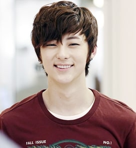 What Kpop idols have dimples