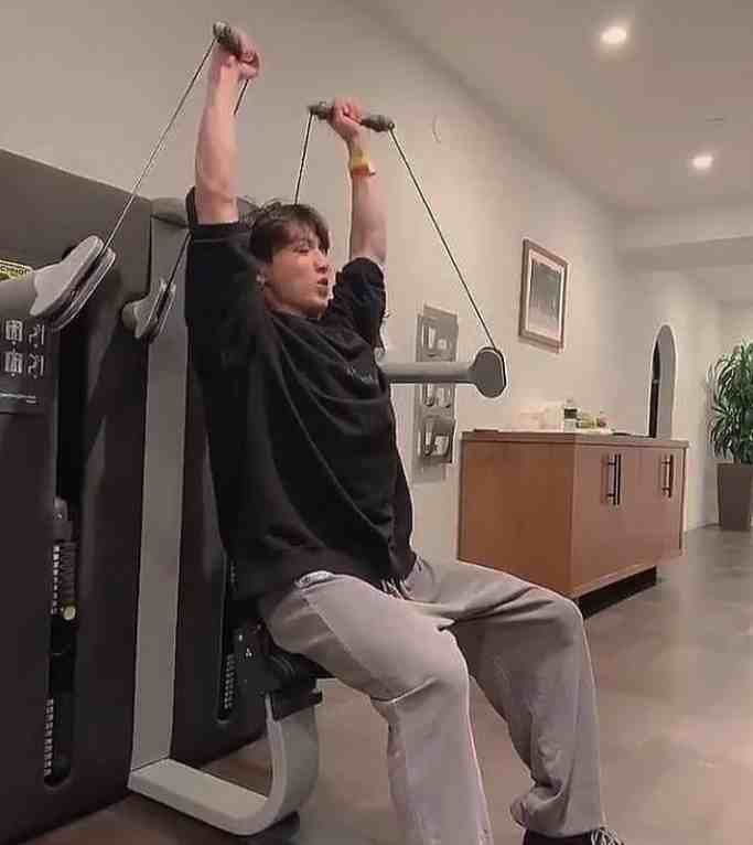 how many hours does jungkook workout