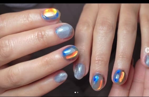 How do you do Korean Aurora nails
