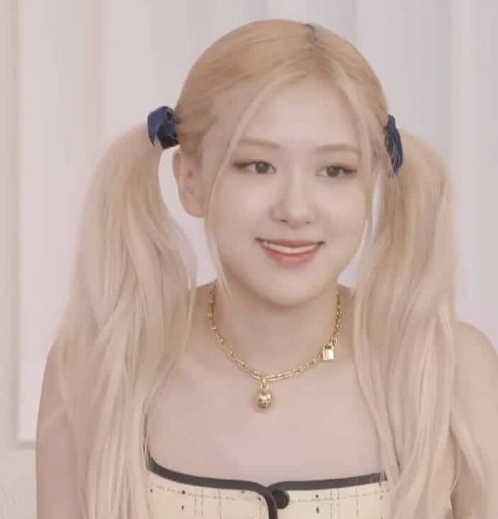 ブラックピンクローズ'のヘアスタイルを簡単に。
