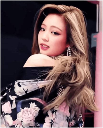 who has piercings in blackpink