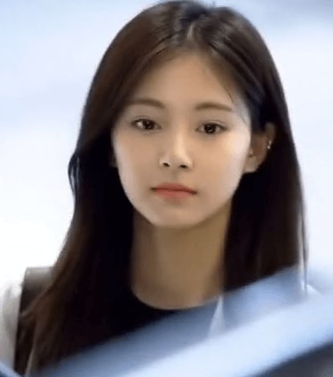 who is the prettiest in twice without makeup