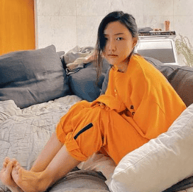 Does Hwasa (MAMAMOO) not follow any of the Korean beauty standards
