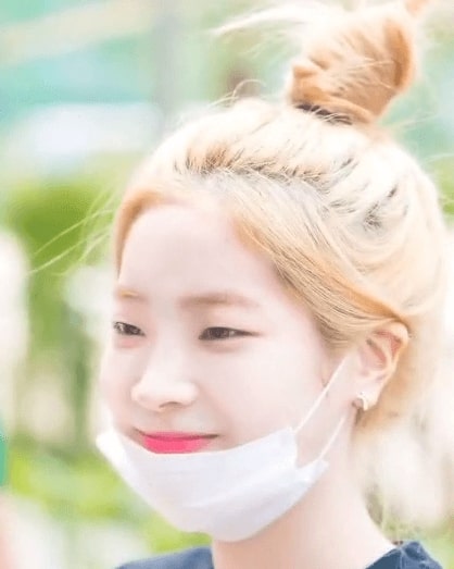 Who looks best in TWICE without makeup